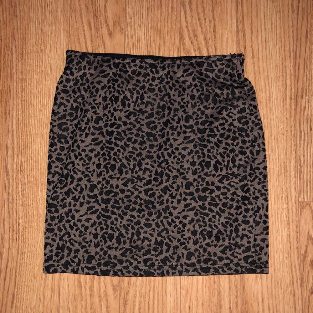 Forever 21 Leopard Print Skirt Size Small